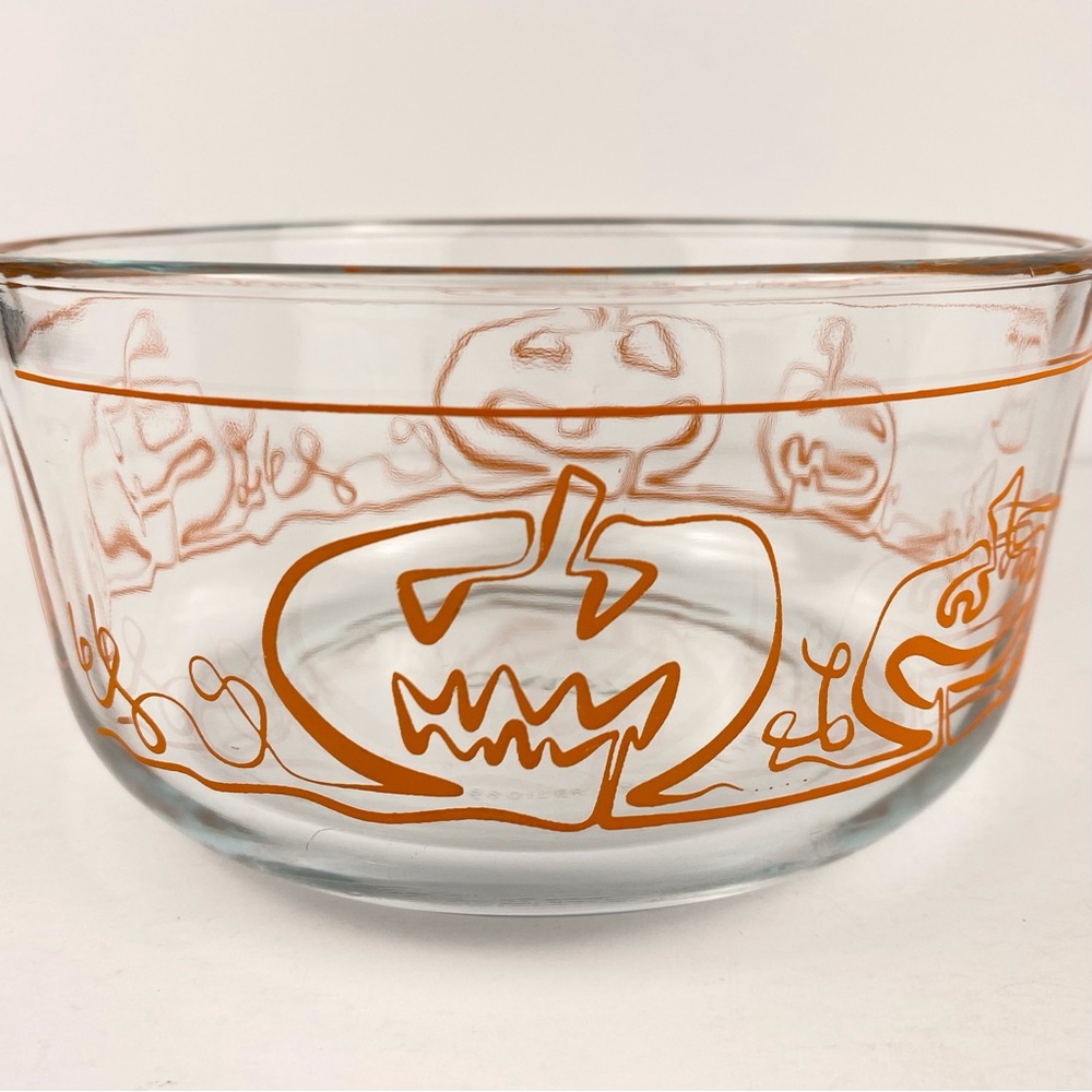 PYREX Halloween 1 Qt 950 ML Glass Bowl, Pumpkin Jack O Lantern, 6 In, No Lid